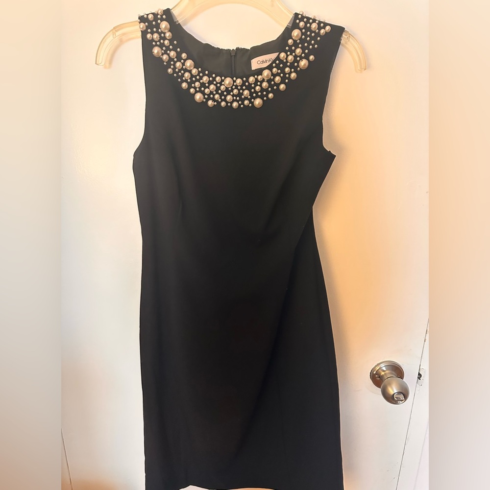 Calvin Klein black dress size 6 fits a size 4 runs small